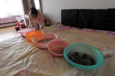 禄劝楼上漏水，住户失联，小区没物管，业主维权难！律师来支招……